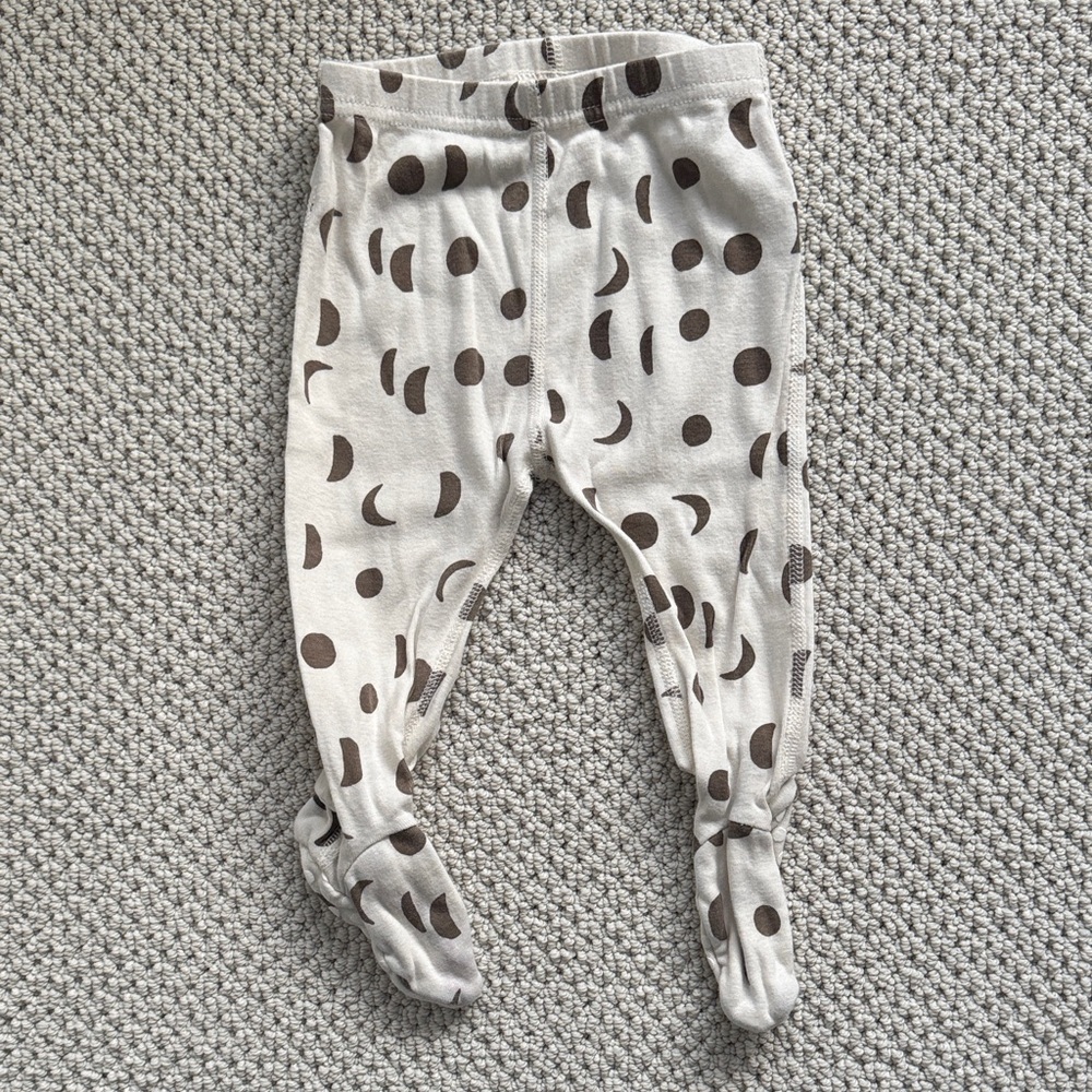 Hanna Andersson Moon Print Baby Footed Pants (Grippy bottoms) - 6-12 months